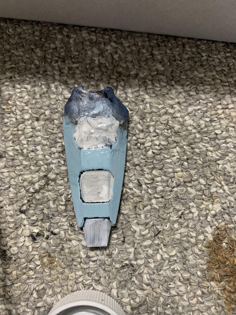 その上からシルバーを塗って黒塗って先端をウェザリングマスター、青のウェザリングマーカーで汚します