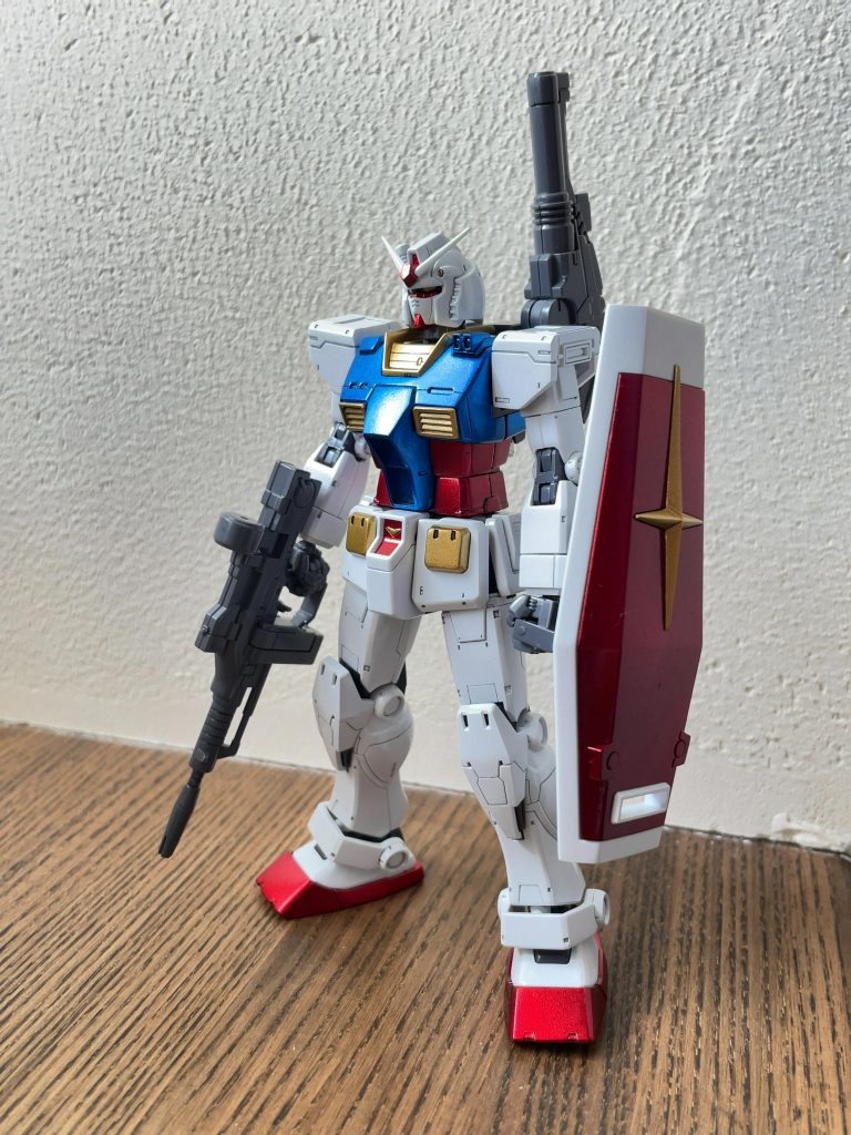 全身です。キャンディー塗装は赤色と青色のパーツ部分のみです。黄色パーツはメタリックゴールドで塗装しました。