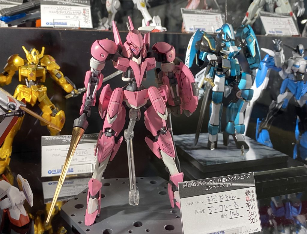 ガンダムベースに飾らせてもらいました。