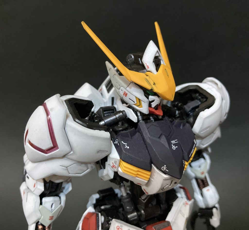 斜め上から。整備シーンなどでよく見られるアングル。これも好き。