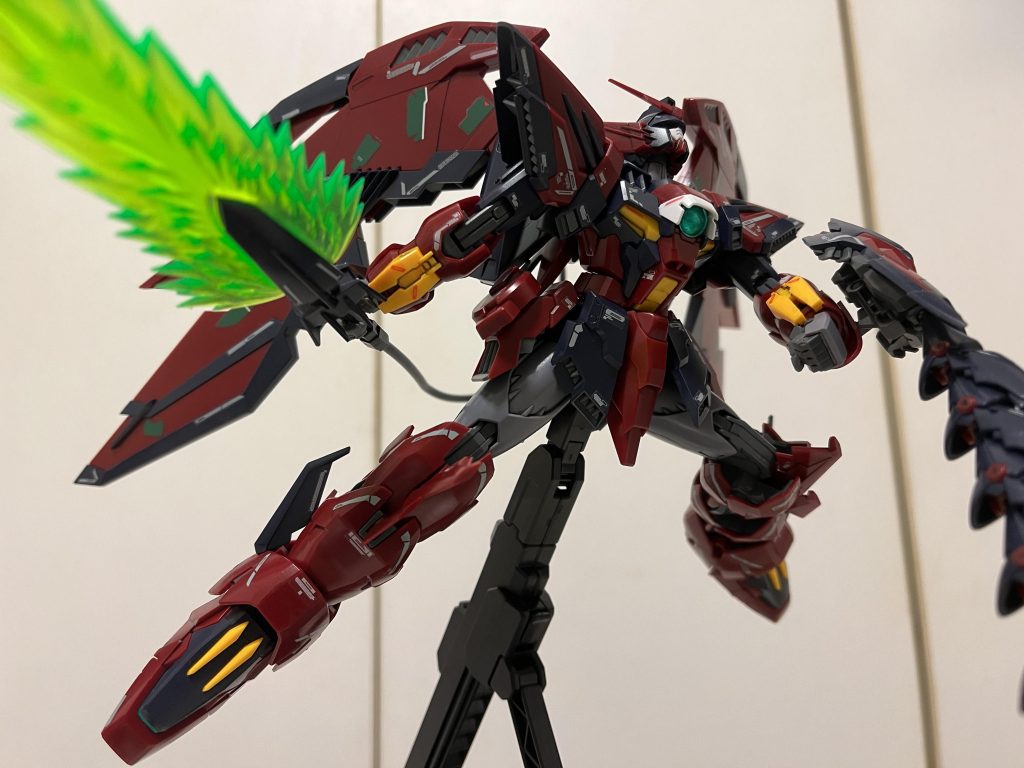 上方からの敵に身構える感じ。