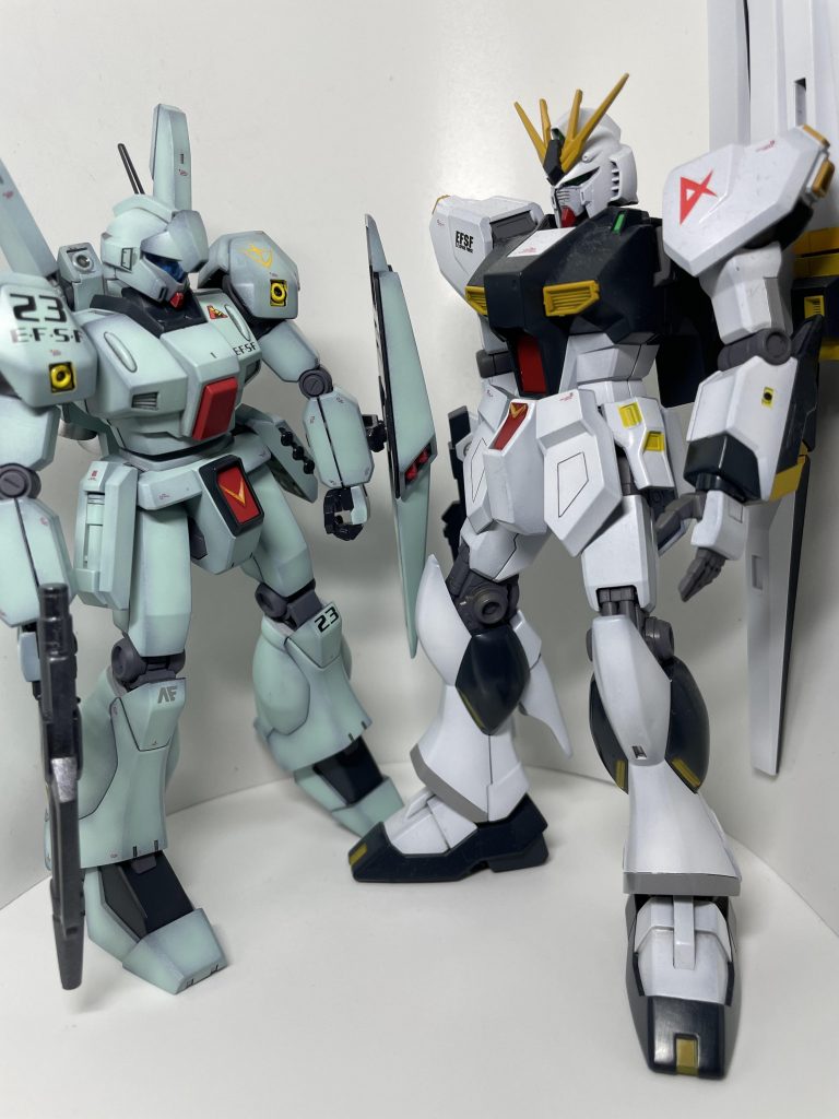過去作のνガンダムと一緒に。