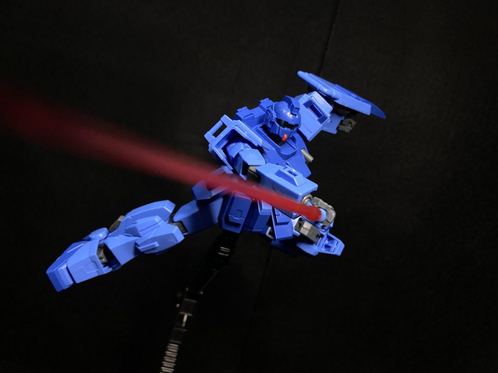 ビームサーベルも似合うのがブルーディスティニー……！！