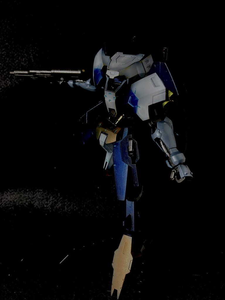 暗すぎ案件ですが、宇宙空間で迫ってきた雰囲気で‥