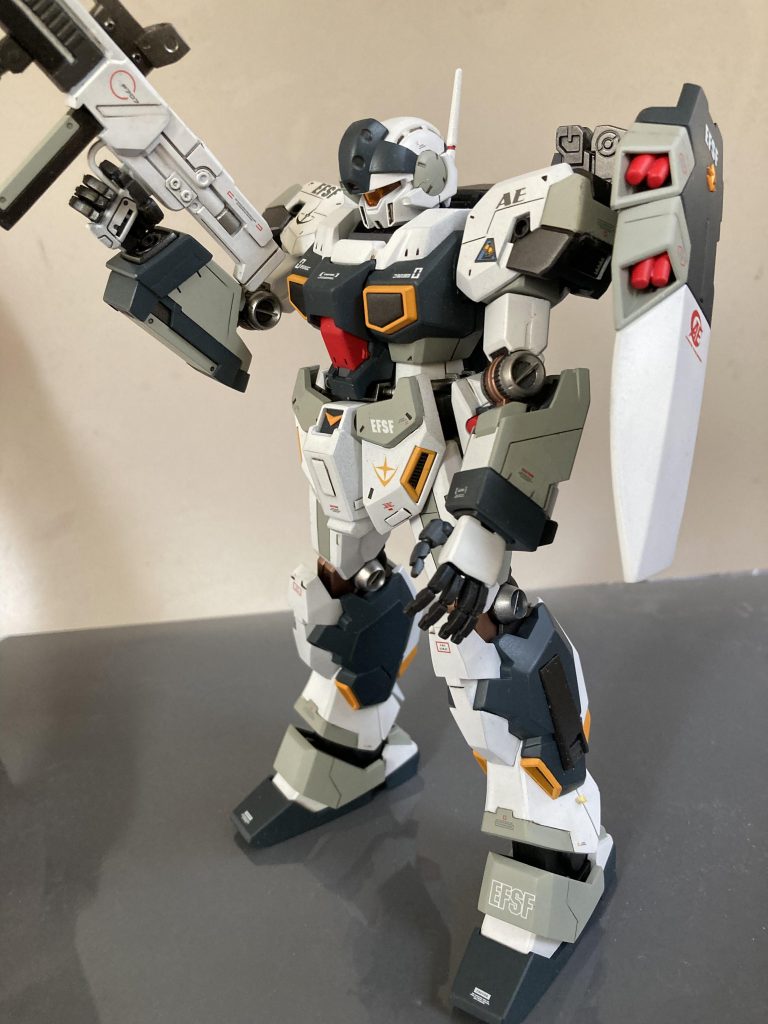 銃を構えるシーン