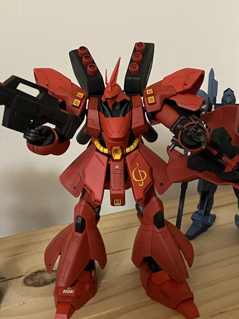 後ろには以前作ったデルタプラスが。。デカールはガンダムデカールを使用しました。