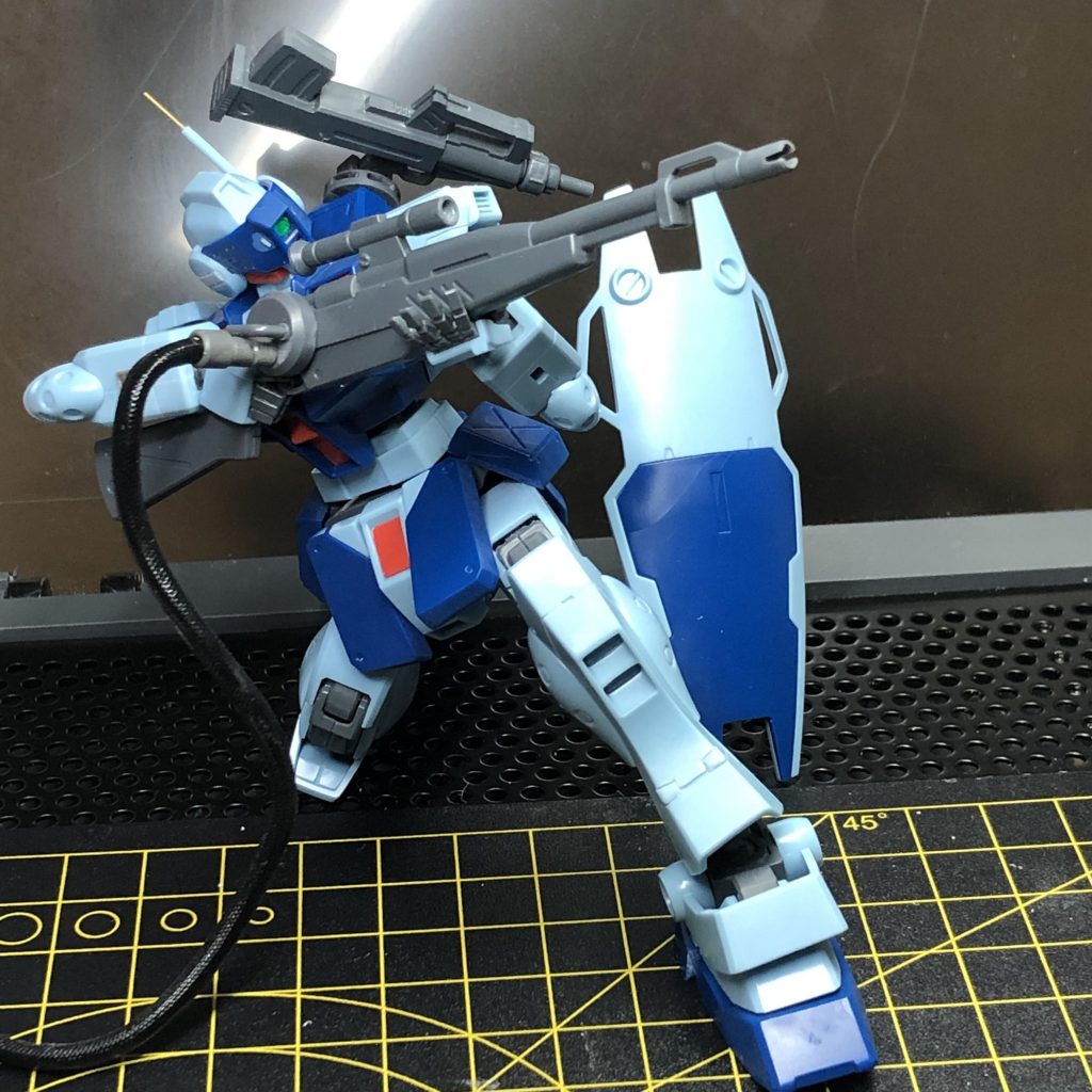 製作途中です。武装のバックパックへのマウント（磁石内蔵）ライフルの高出力モード用給電ケーブル設定を考えていました。