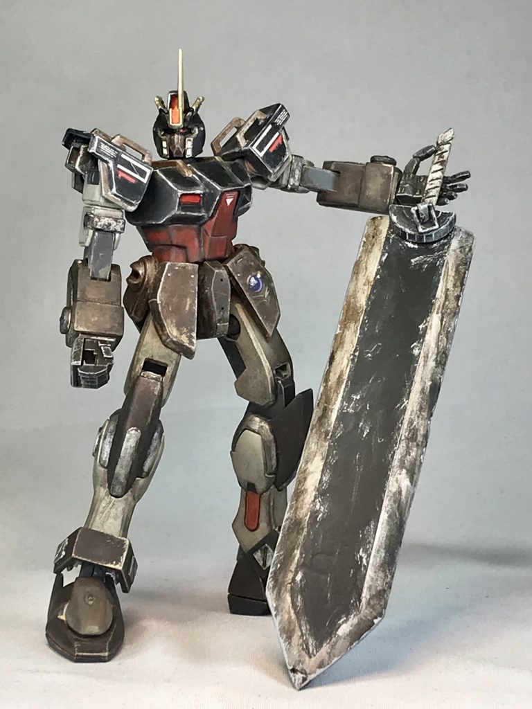 ツバと持ち手の部分は似たような部品を探して間に合わせました。ツバの部分はザクマシンガンから持ち手の部分はFSSのパトラクシェミラージュの刀から拝借しました。