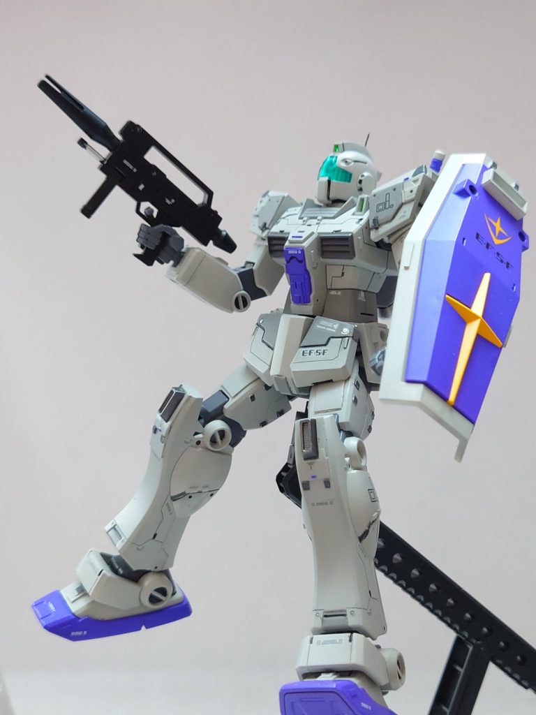 こちらはビームライフルを構えて