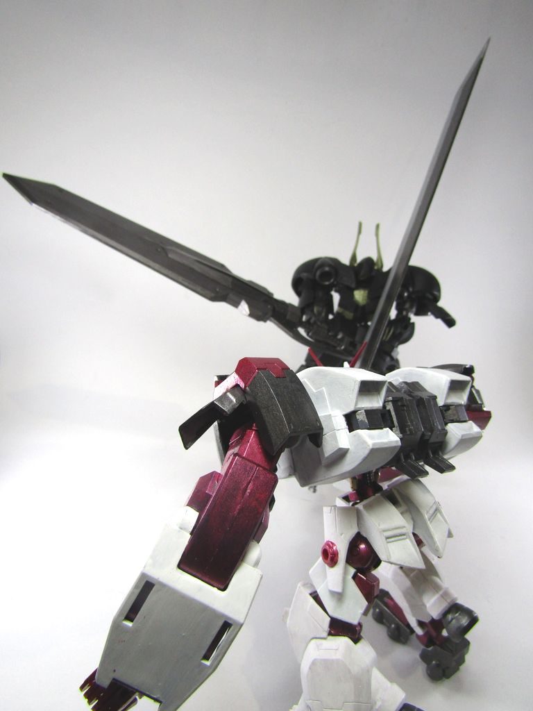 ヘルムヴィーゲ・リンカーのヴァルキュリアバスターソードより長くしたかった。プラバンでとりあえず作成。無名