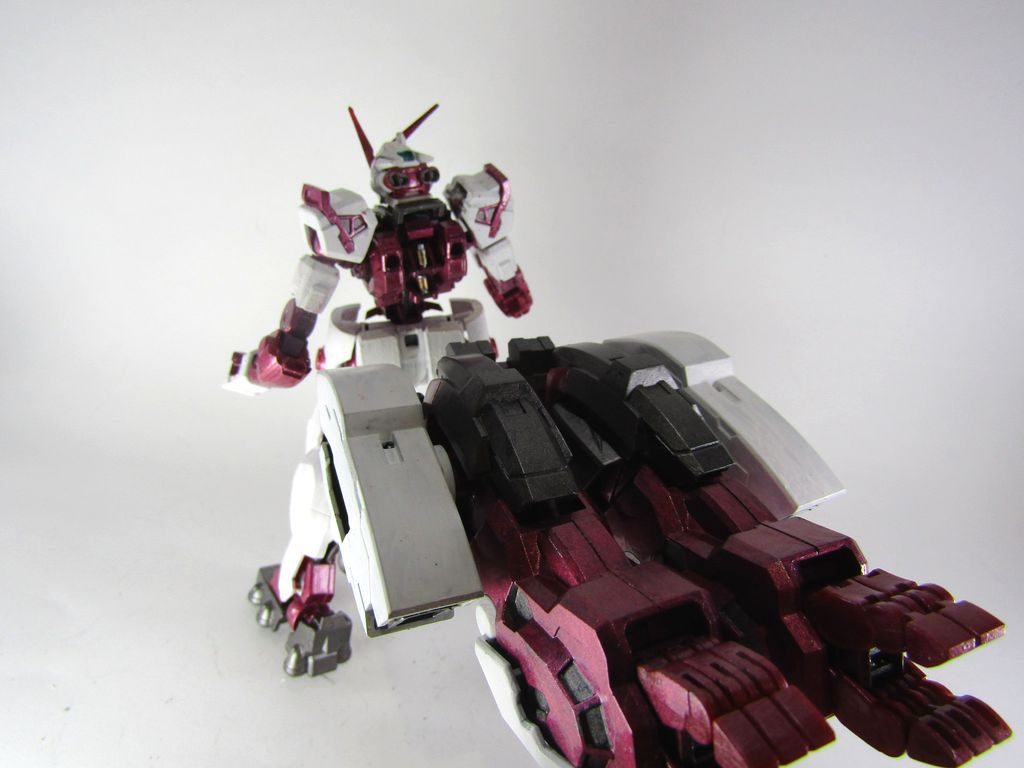 お待たせしました。背部装甲をパージして、