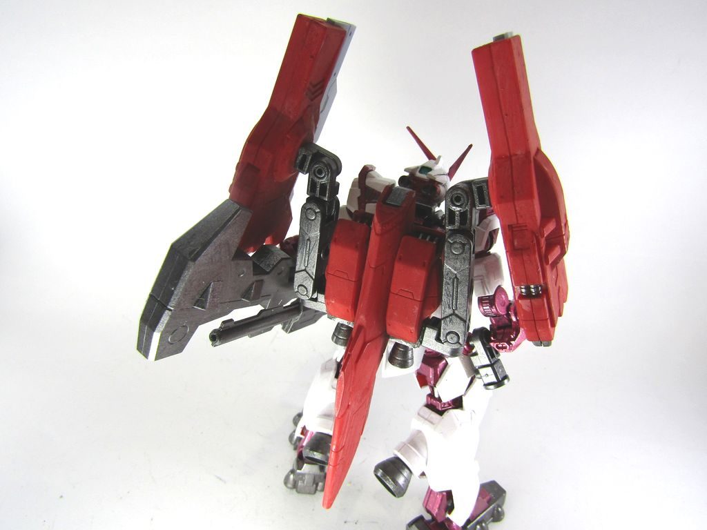 アームを伸ばしてシールドのように使ってみたり出来ます。