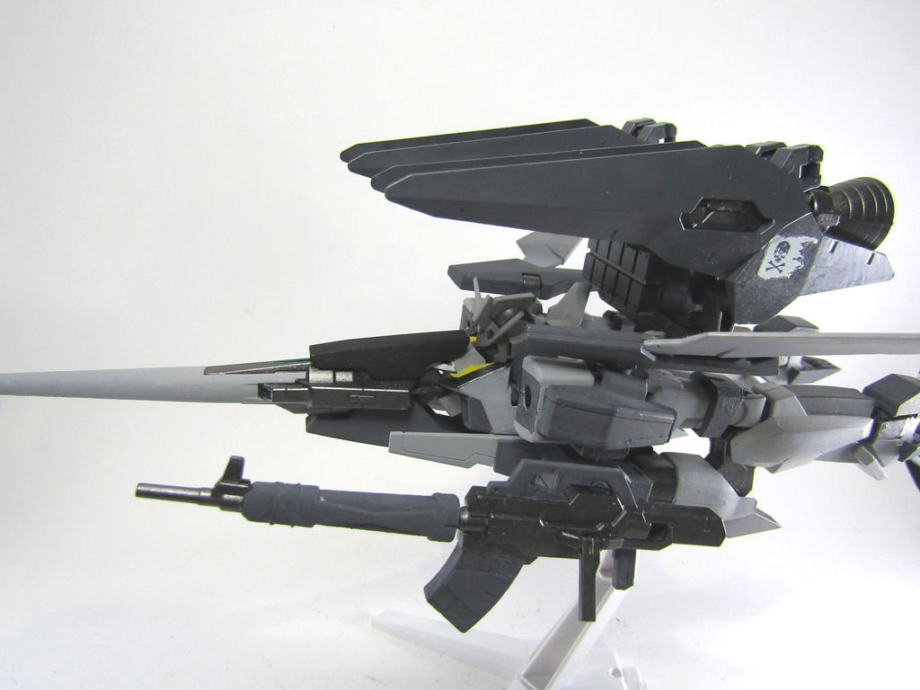 ブースターパックにスカルマーキング。ブースターと〇クロスっぽくミサイルを装備。