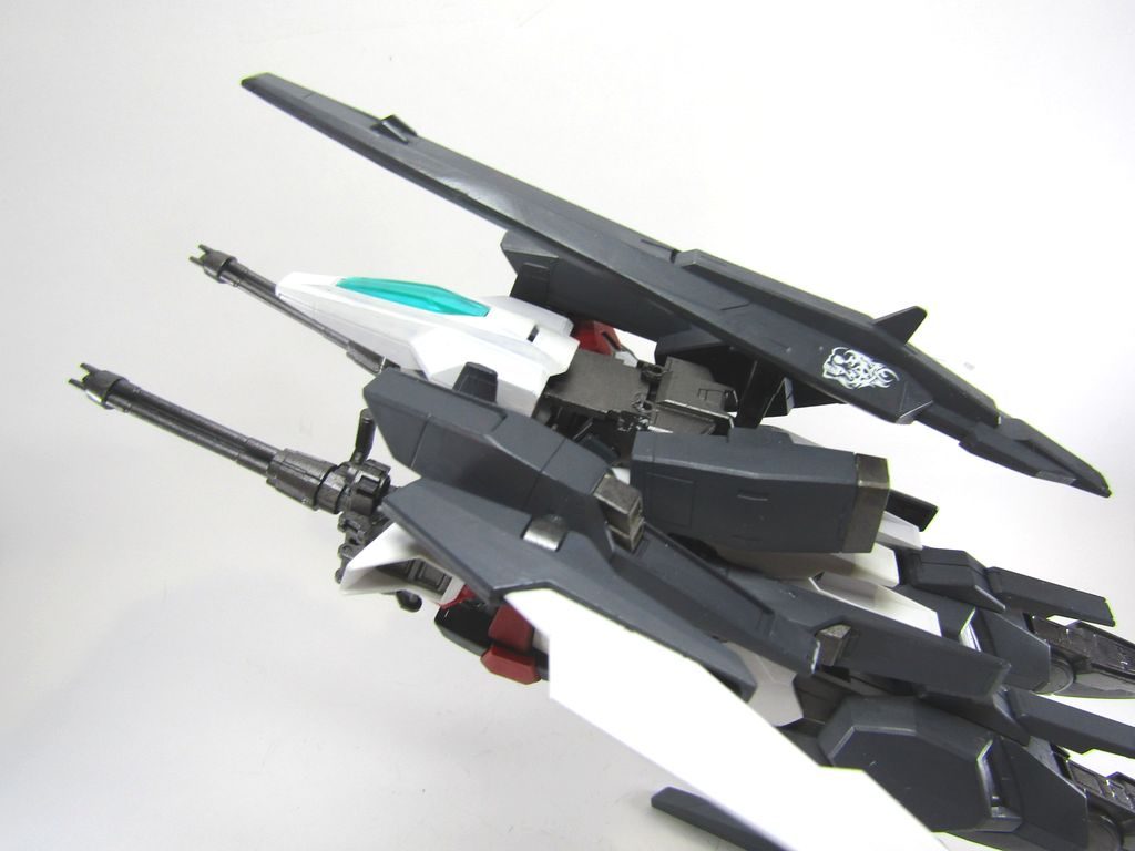 〇ォールドブースターっぽいシグマシスロングキャノンにスカルマーク。コアブースターは延長パーツを作成し、分離せずに変形。よく見ると、ほとんど〇ルバインの変形。