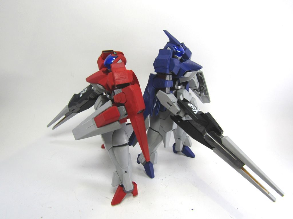 二機そろって。脳内で天才とエースの会話を思い浮かべていただけたら、しっくりくるのではないでしょうか。AGEならスカル小隊そろうんじゃね？という勢いで作成しました。良キットです。