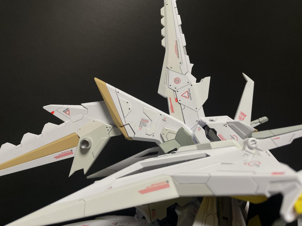 背面のバインダー部に1番力を入れました。まあ正面からの写真だとほぼ見えないのですが…笑正面肩部の突出させたフィンも初の試みでしたがお気に入りです。