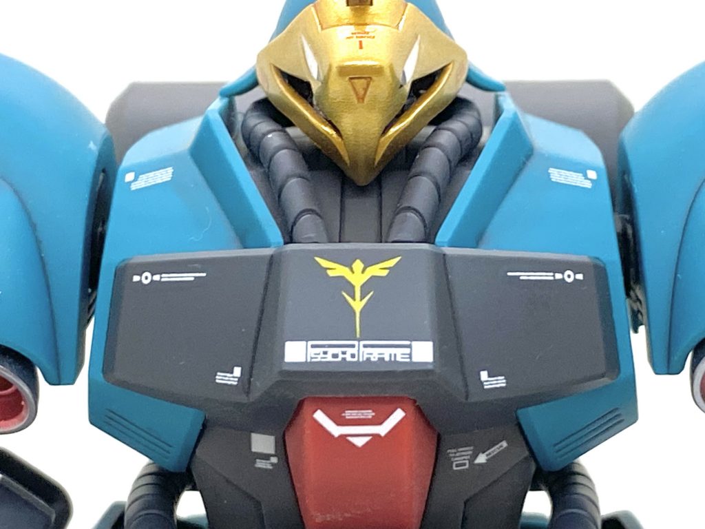 デカールはガンダムデカールのHGの逆襲のシャア ネオ・ジオン用とシナンジュ用をメインに市販のデカールを貼ってカトキ風にしました。ギラ・ドーガの時と同じく、各部シリンダー部はミラーフィニッシュの金属光沢シートを貼りますが難しくない上に質感が抜群の良いので良いアクセントになります。