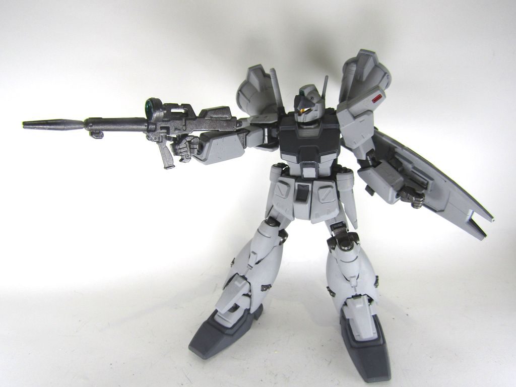 GP-01の予備パーツを流用したジムカスタム・フルバーニアン。デラーズフリート掃討のため、使えるパーツは何でも使います。装甲を除き、短時間ではGP-01フルバーニアンと同じ機動力を持った……という設定です。連射能力は劣るがビームライフルも装備出来ます。