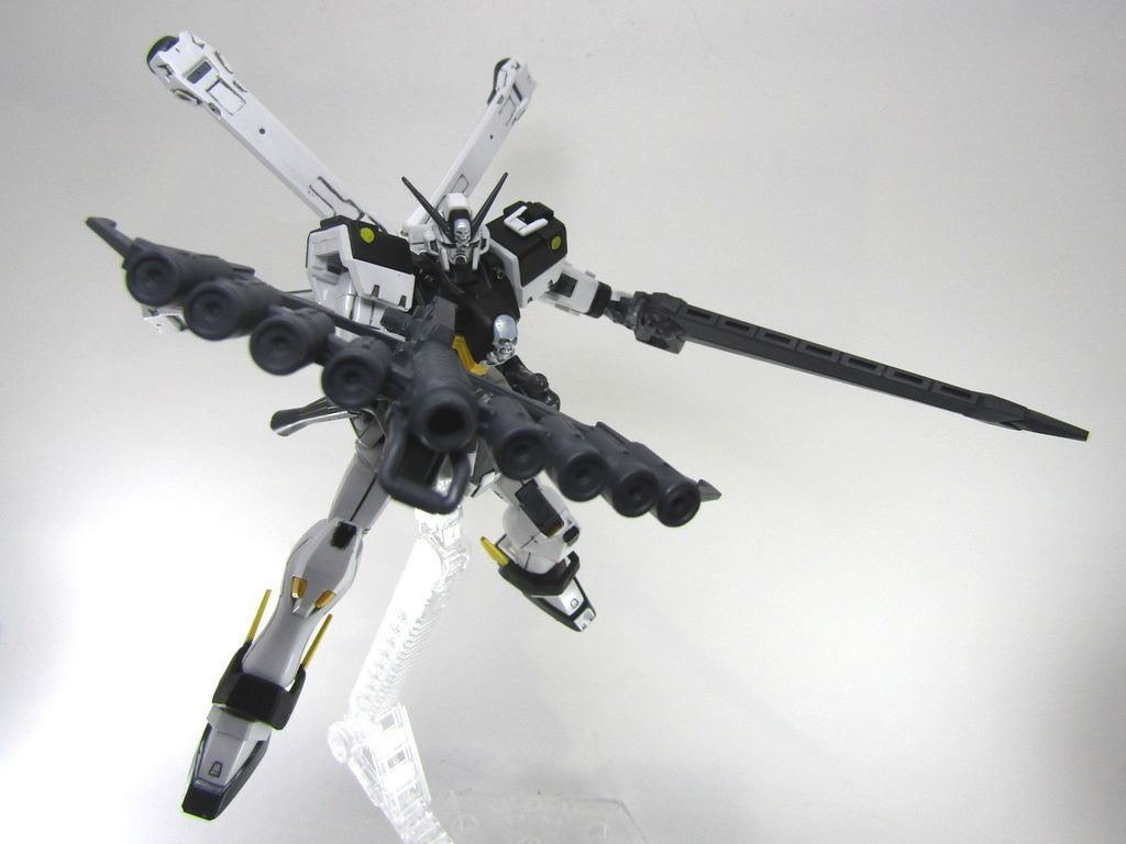 ピーコックスマッシャー、ムラマサブラスターを手に、ザンバスターとビームザンバーを腰に装備。