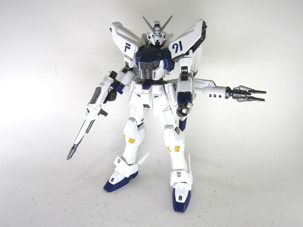 X1のパーツはは頭、腕、脚です。ザンバスター、ビームザンバーはヴェスバーに干渉するので諦めました。結果、林氏の形に帰着しました。