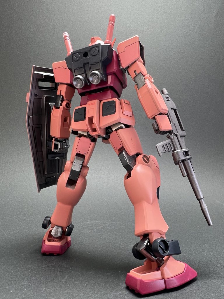 リアビュー全体はmr.カラーのシャアレッド関節は、スターブライトアイアンにて塗装各所、墨入れ