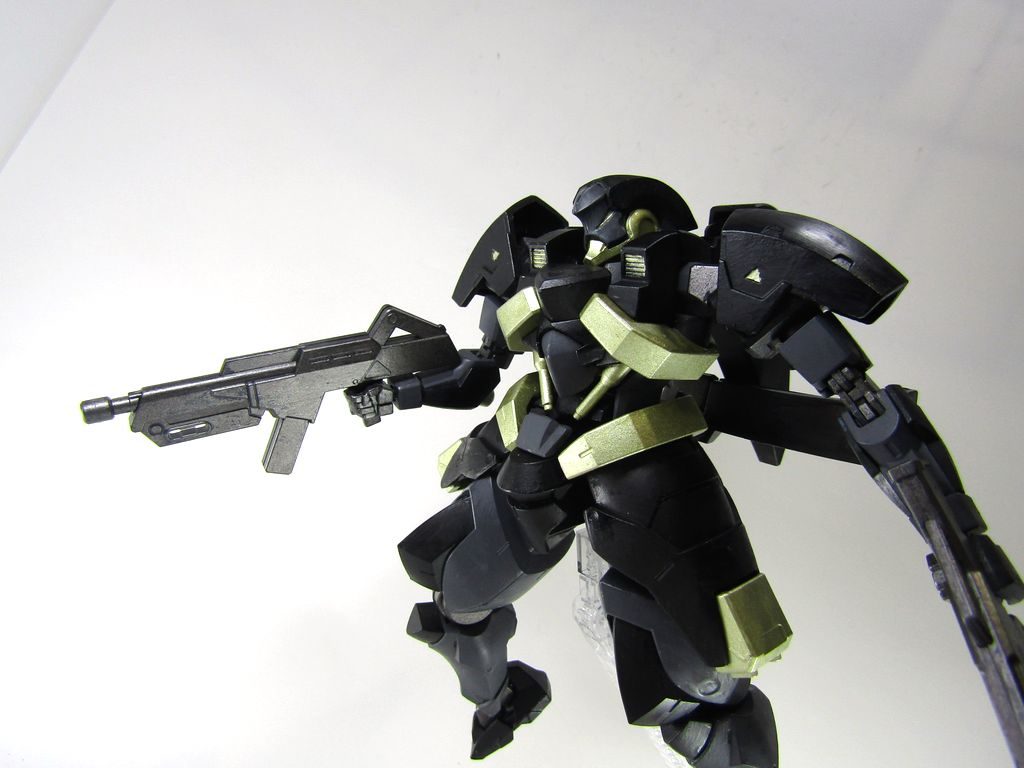 あの世界で生きるには、タービンズは純粋すぎたように感じました。百錬は鉄血のオルフェンズの中でかなり好きなMSです。てっきり、名瀬用カスタム機とか登場するかと思っていました。