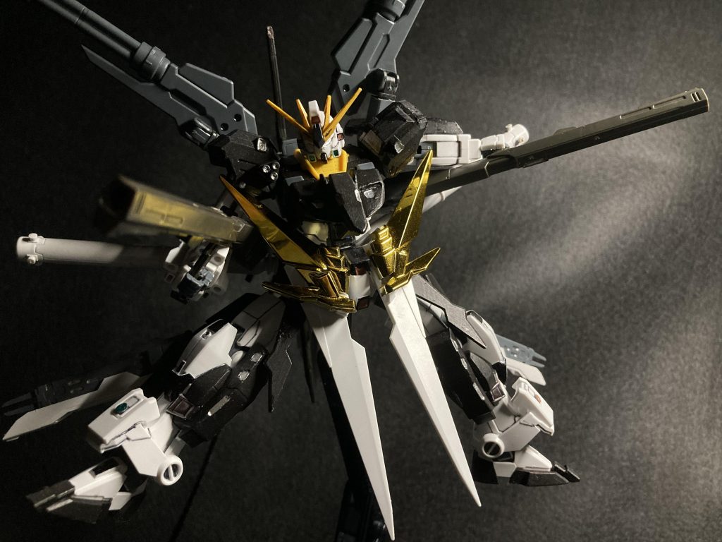 ロングクレイジーバズーカ×2腰部出力強化ブースターユニットにマウントしてあるらしいです