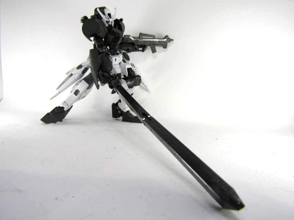 デモリッションナイフでグレイズぐらいなら叩き斬れるのではないでしょうか。