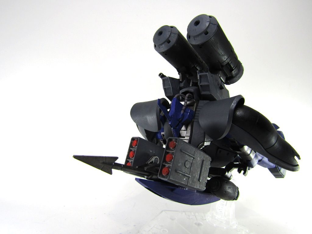 水中バイクのようなマルチウェポン、背中の推進器で水中を高速移動します。