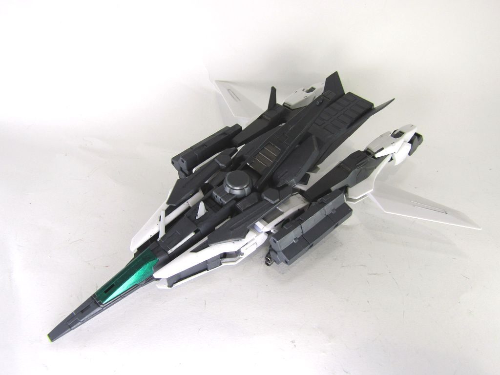 飛行形態です。両サイドに赤アストレアから奪ったハンドミサイル、後部にハルートから奪ったミサイルコンテナを装備しています。