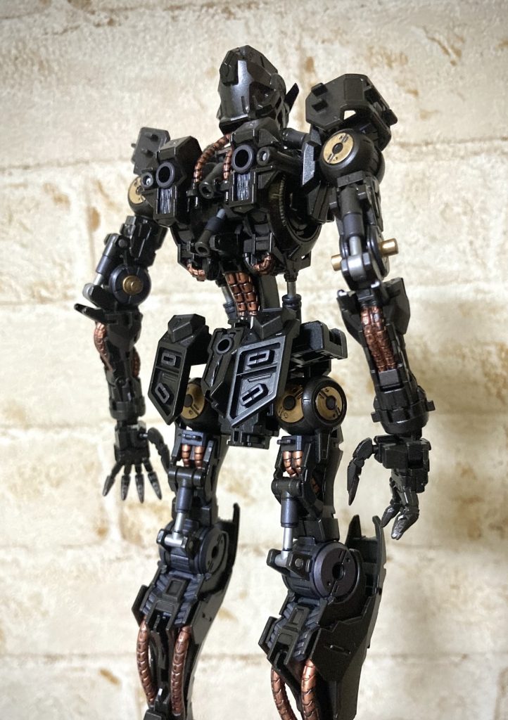 フレーム状態バック。背骨にあたる部分や、間接や駆動部などすんごい萌える！やっぱガンダムフレームは後ろ姿ですよ！