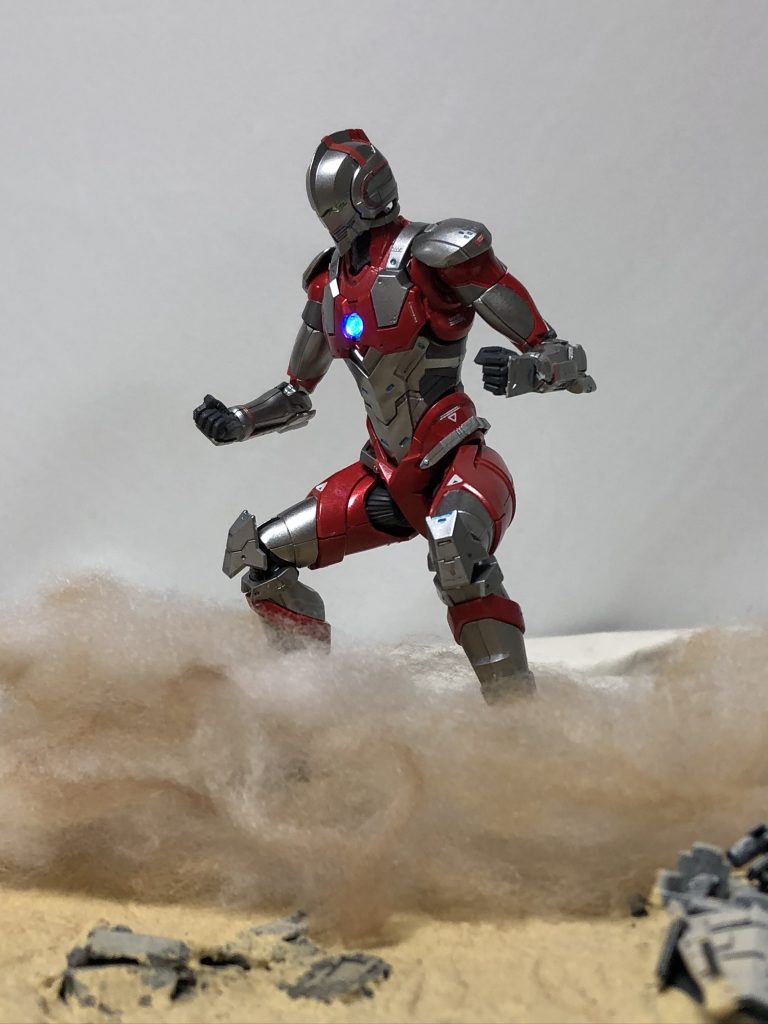 友情出演のウルトラさん「ヘァッ!3分で終わらせてマッハで帰るぜ」