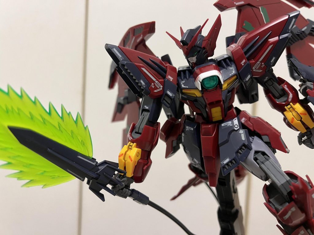 ところでなんですが、もし期待している人が居れば申し訳ないんですが、変形後の写真はありません。理由は私の中で変形する意味が分からないMSの堂々の第一位がこの機体だからです。加えて変形後をカッコいいと思ったこともないのでw