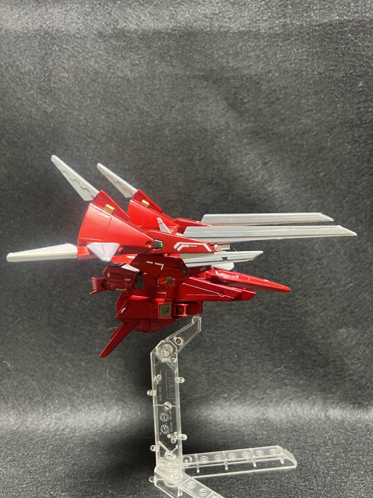 横から。足を思いっきり変形させて折りたたんでたん見ました。まとまった感じになったかなぁ。