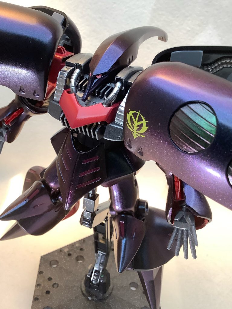 メタリック塗装を考えていましたが、某100円均一の偏光パウダーが手に入ったので試してみました。