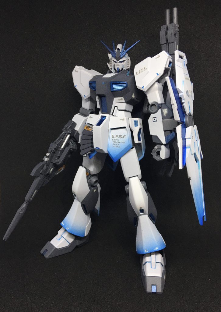 正面から。キャノンを担いでいるのは、福岡のνガンダムに憧れているのかな？