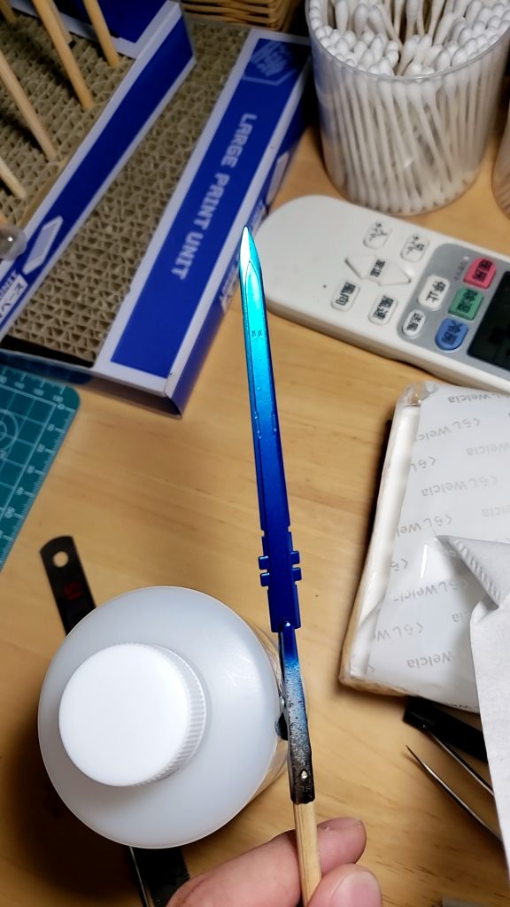 この機体の全てのブレードには青色のグラデーションをかけてあるが、それは熱伝導超硬強化クリスタルの温度の変化を表している(というように見えることに完成してから気づいた)。色が薄い(水色の方)方が温度が高い。