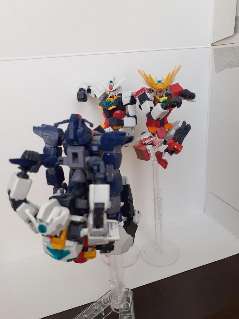 今度はコアガンダムとコアガンダム炎に蹴らせました。