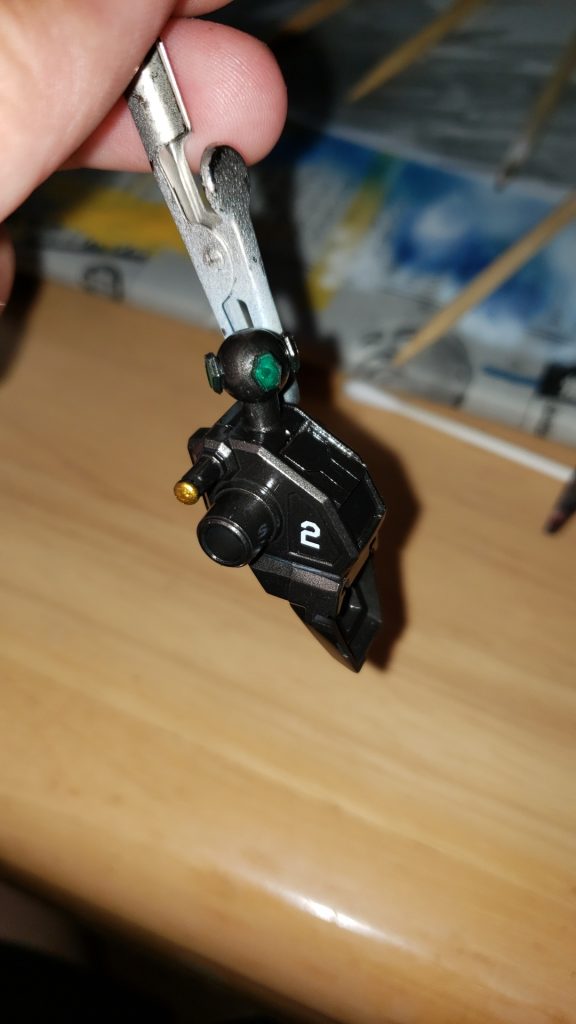 ここからは制作途中の写真を見ながら解説。写真の球体のユニットは、前機体にも搭載されていた