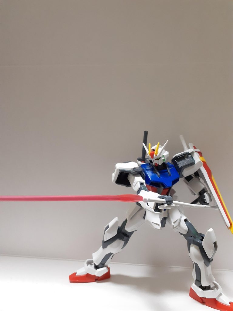 この機体の目玉であるビームスピアです。とはいっても、持ち手が長くなったビームサーベルです。