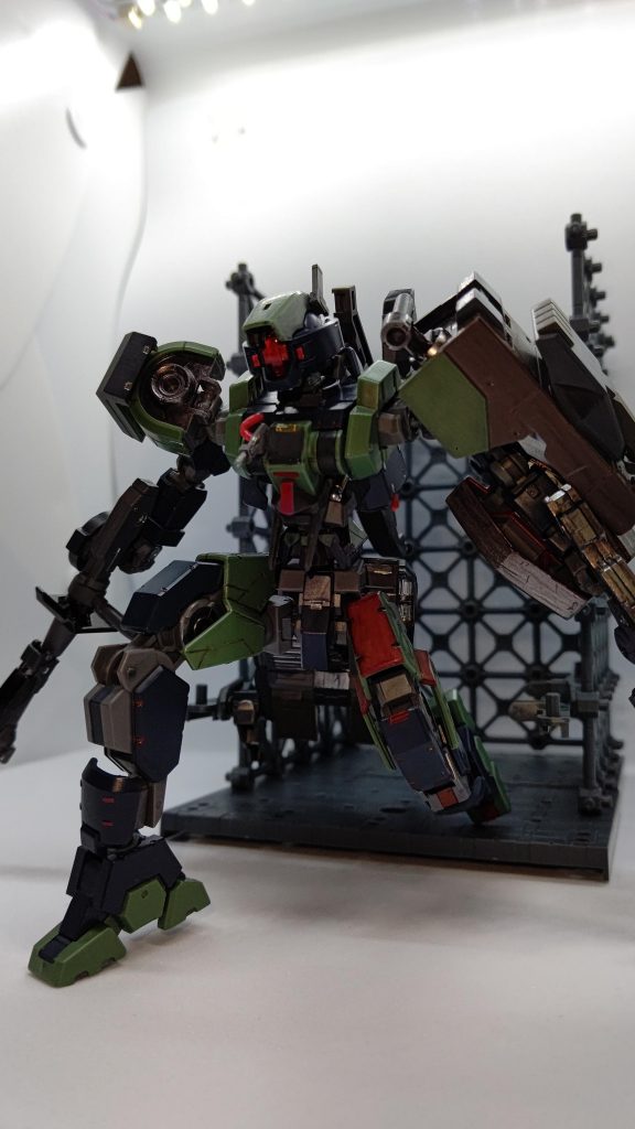 HG ゲイレールは量産機っぽくもありカスタマイズでガラッと印象が変わるため手持ちの武器を変えるだけでも化けそうで楽しかったです。どこぞのゲームのレイヴンになったつもりで作成してましたw最後までご覧頂きありがとうございました♪