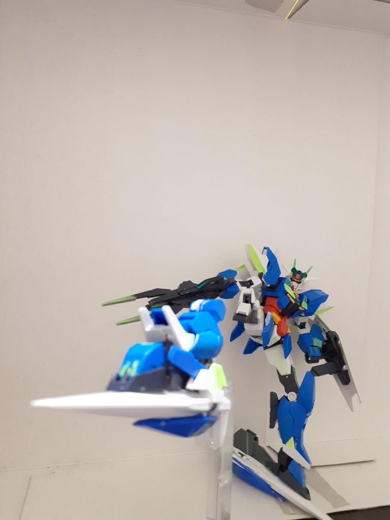 足はロケットパンチのように発射できます。(足なのでロケットキックですけどね。)