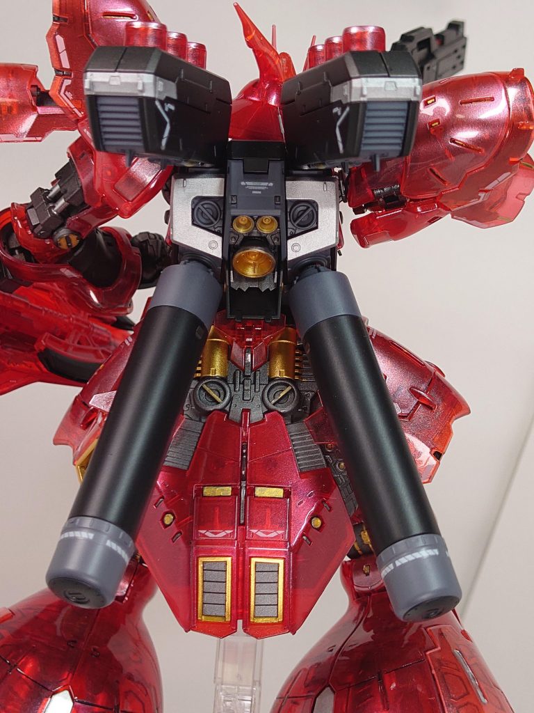 ゴールドの塗り分け、マスキングか？筆塗りか？で悩み、基本マスキングしました。筆塗りは相変わらず苦手でした。