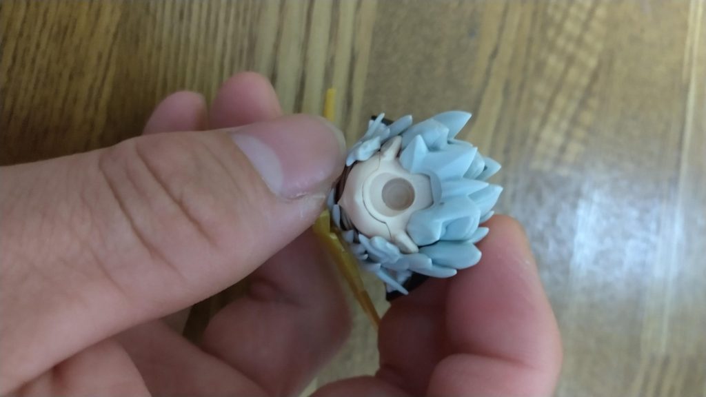 30msの頭を使う場合は頭と首の接続の穴を確か5mm位に広げればFAGの首パーツと合います。変なところでバンダイとブキヤは互換性があったりしますww