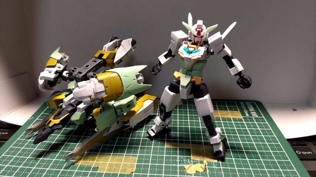 コアガンダムの特性は活かしており、市販のアーマーも装着可能コアガンダム本体のカラーリングも白と緑が主体となっています。名前の由来はロードは私の作品と示す為の冠名、リブラスナイトは軽く緑色の星と検索をかけた際に「てんびん座 β」と出たのでカラーリングのモチーフとてんびん座を掛けて命名した結果です。なのでコアガンダム本体も「コアガンダム Typeβ」と名付けています。