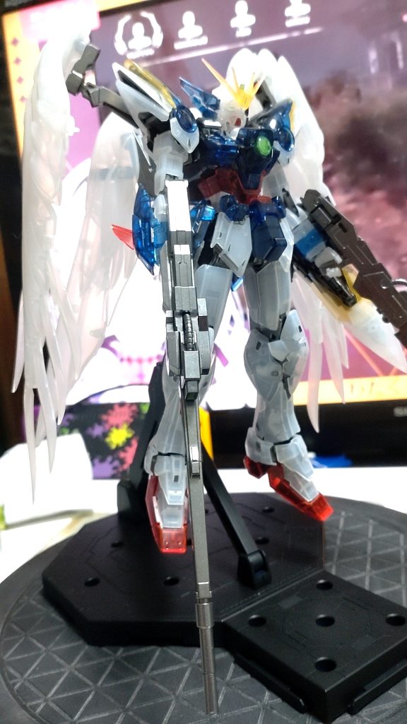 なるべく手を加えた感を出さないように、キットのカラーと同じ蛍光塗料を使いました