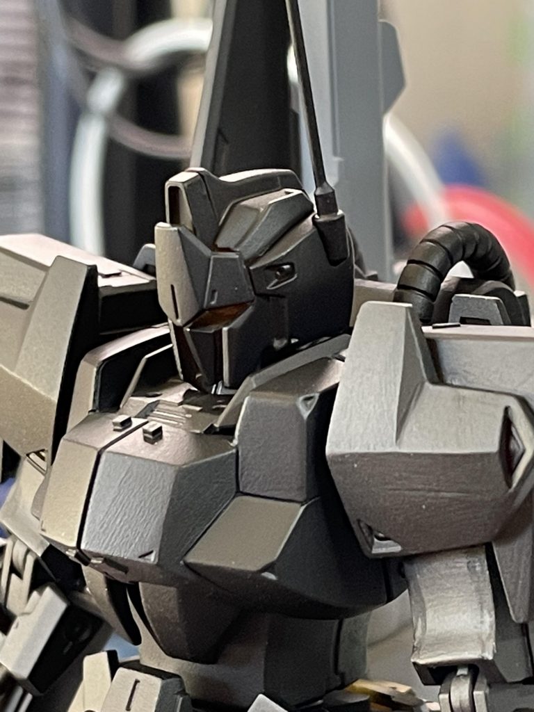 クロサフ吹いてから、少し表面処理すればよかったってことですか?誰か教えてください〜笑最後までご覧いただきありがとうございました😊毎回思うのですが、キットを一つ作り上げるのは大変だと思う反面、その辛さがとても楽しく、完成というか、作業の終わりが近づくと寂しさすら覚えるという、なかばガンプラ中毒、マゾ的変態の域に近づいている感がありますよ笑また、最近は身バレが更に激しく、同僚の旦那様(一度もお会いした事のない方)が、僕のガンプラオタクぶりを知っていて、ちょっとした辱めを受けたりしております笑笑これからは、益々気を引き締め、慎ましく健やかに、ガンプラライフを楽しまなければっ!と肝に銘じて生きていきたいと思っております。いつかは、ガンスタにアップした画像と、実物の作品を並べて、仲間内でリアルな展示&食事会など出来たら、最高に幸せだろーなーなどと妄想しております笑