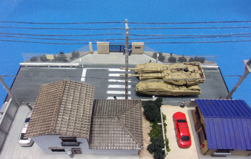 反対側からプロパンガスのボンベはランナーから自作してます。