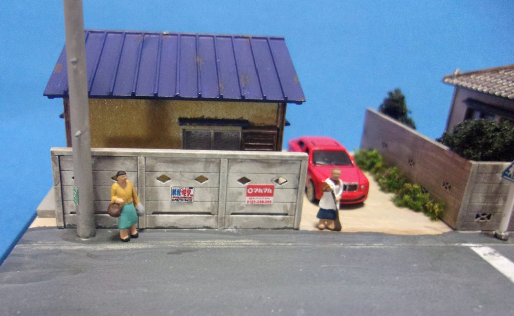 住宅看板の定番、新堀ギターとマルフク。