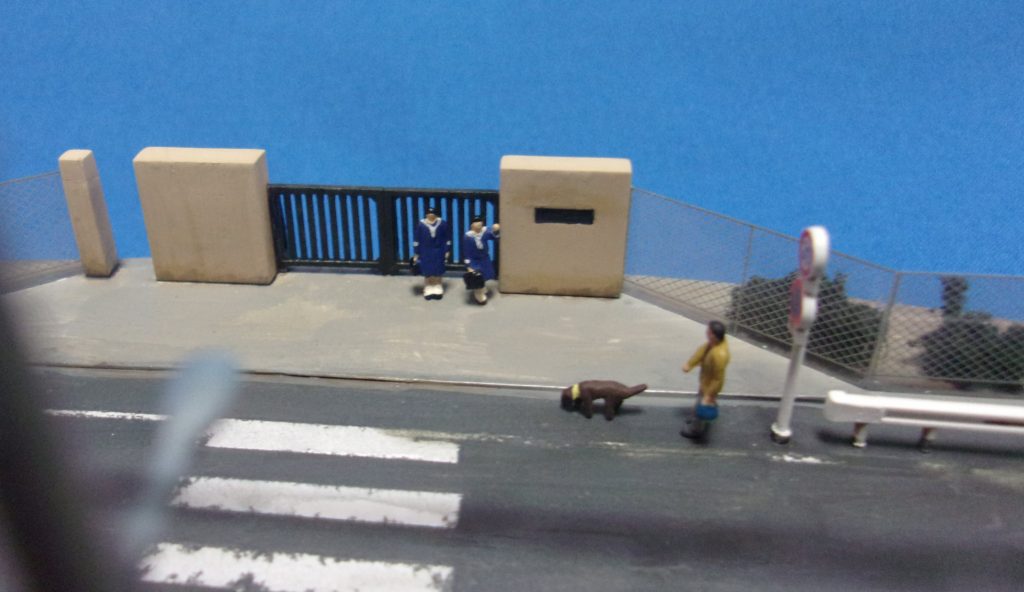 校門61式戦車は大き過ぎて通れませんね